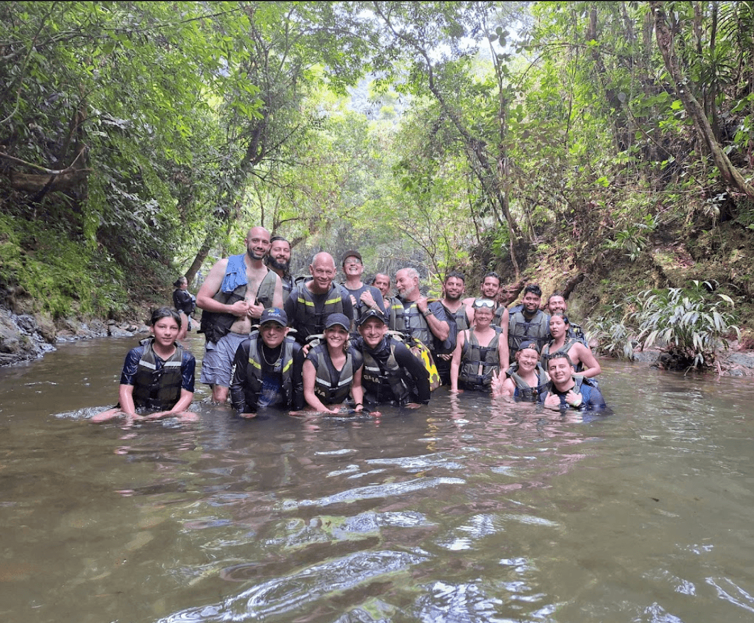 River day trip near Medellín with students