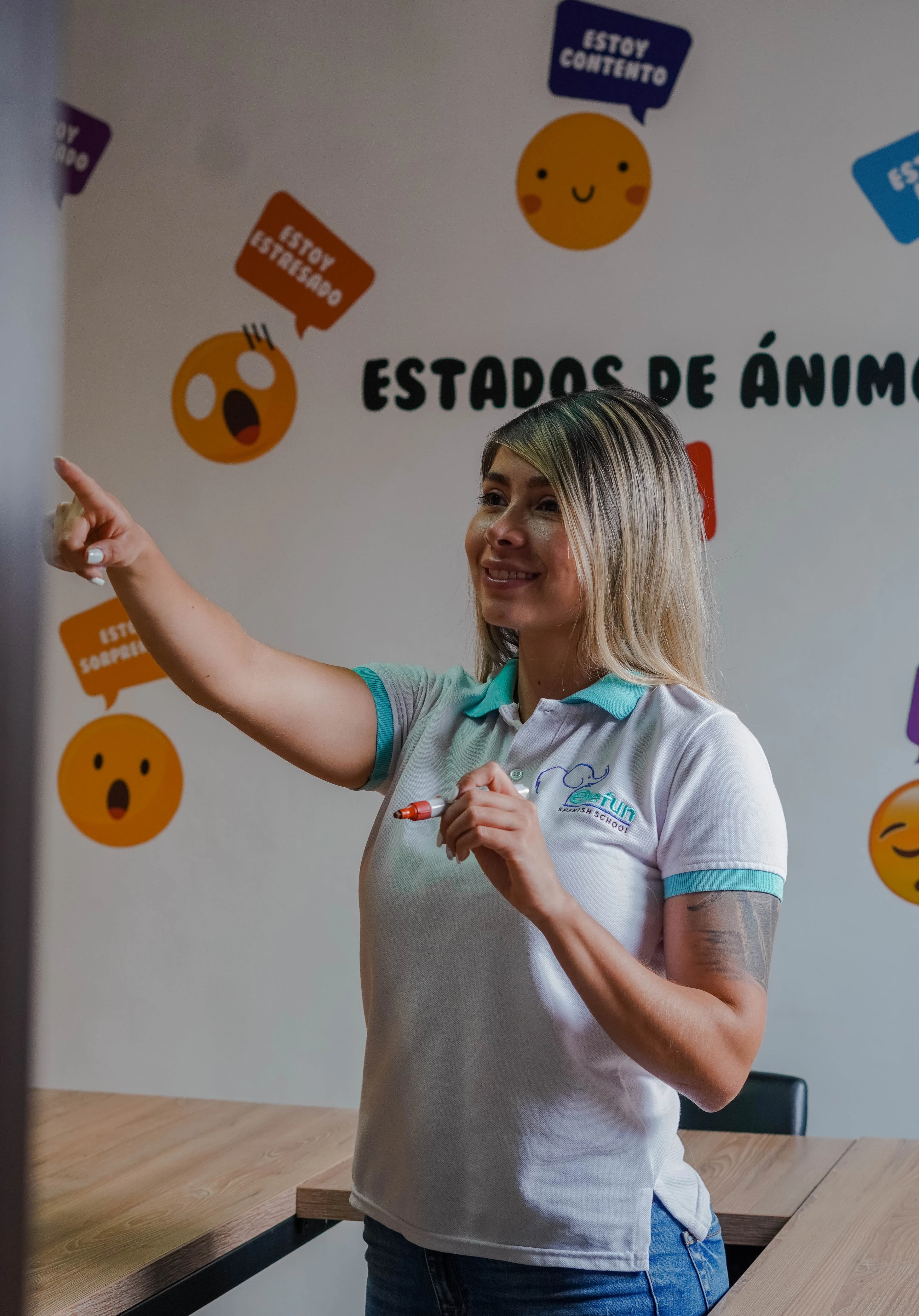 Nathaly teaching a Spanish class at Elefun