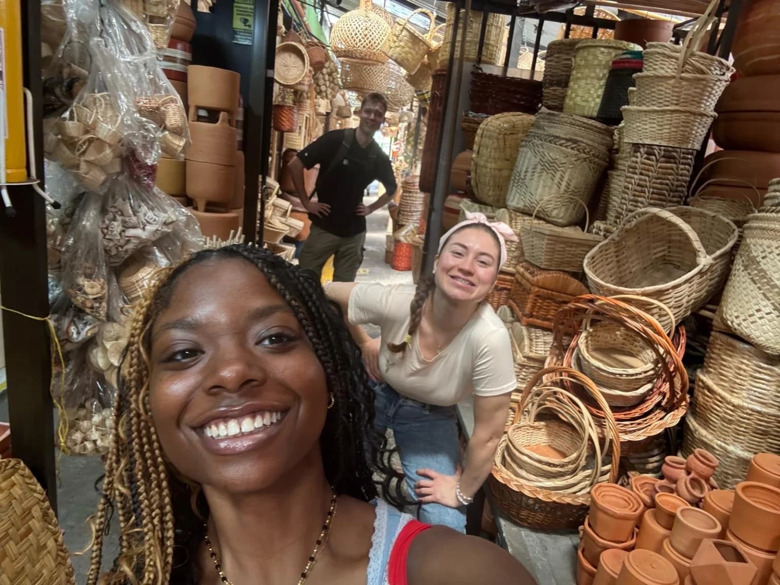 Artisan tourism tour with Elefun students